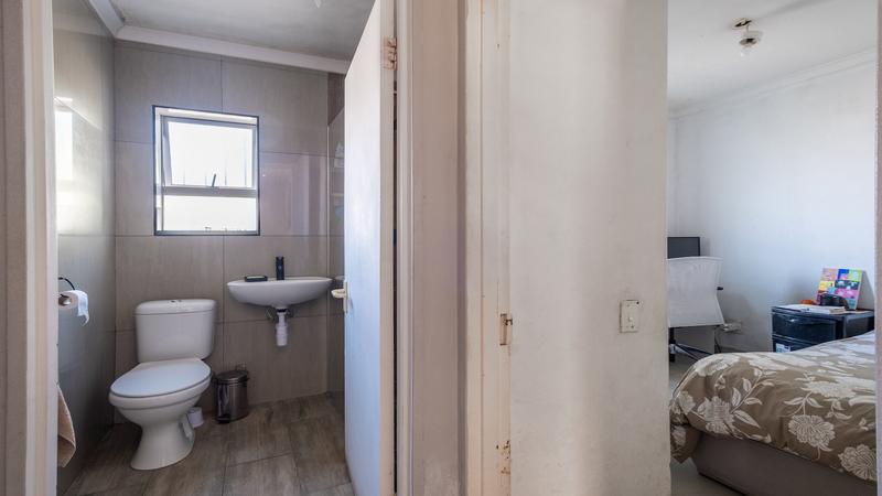 4 Bedroom Property for Sale in Glenwood Western Cape